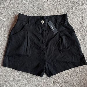 NWT Lulu's Black Front Pleated Flowy Shorts, Nordstrom. Size Large.